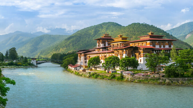 $92-Million Bitcoin Transfer: Bhutan Shuffles 800 BTC Amid Price Drop Bitcoin